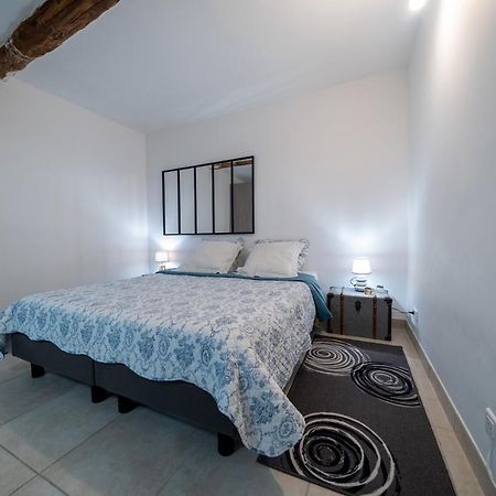 Au Coeur Du Vieux Village Saint-Chamas Esterno foto