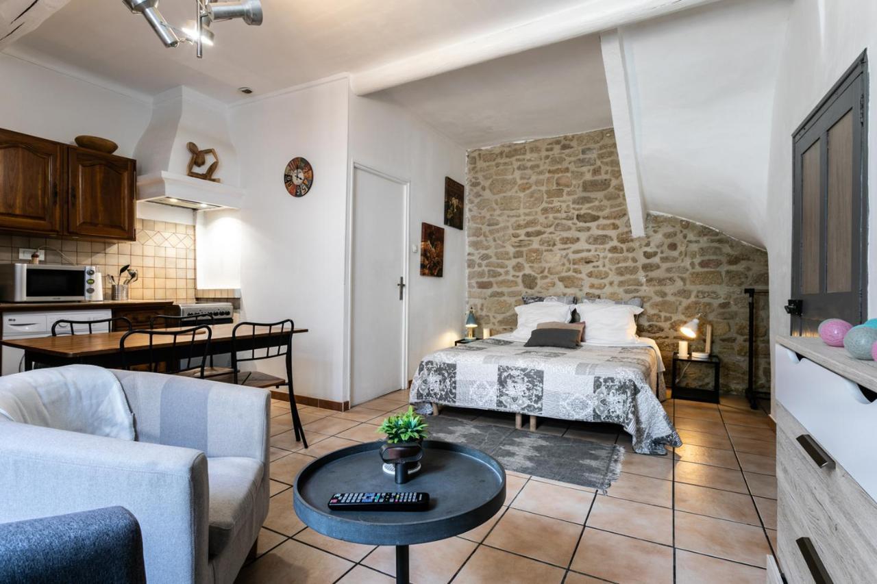 Au Coeur Du Vieux Village Saint-Chamas Esterno foto
