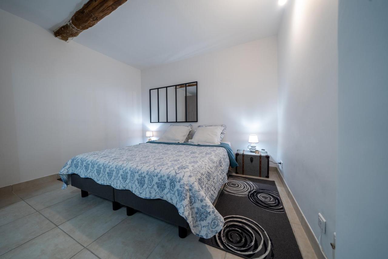 Au Coeur Du Vieux Village Saint-Chamas Esterno foto