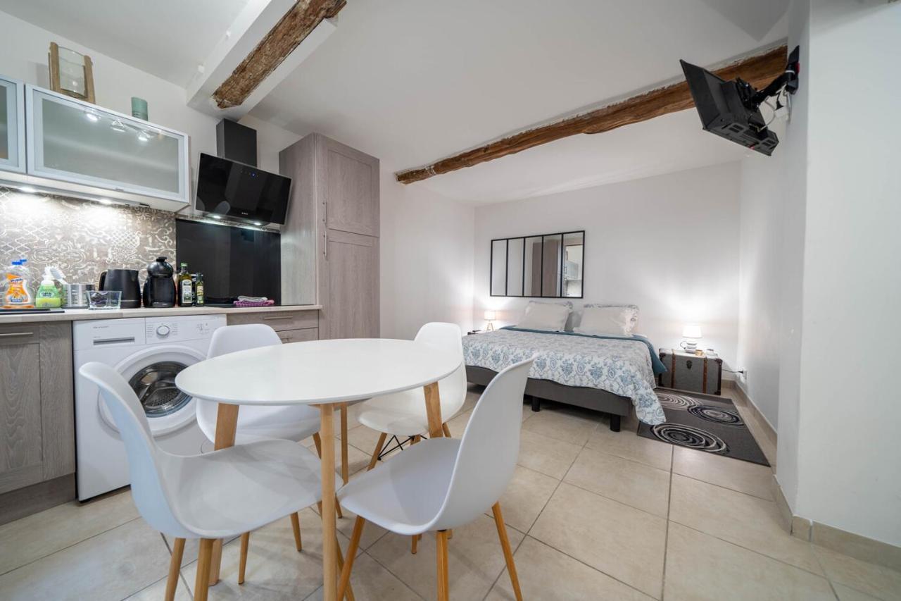 Au Coeur Du Vieux Village Saint-Chamas Esterno foto