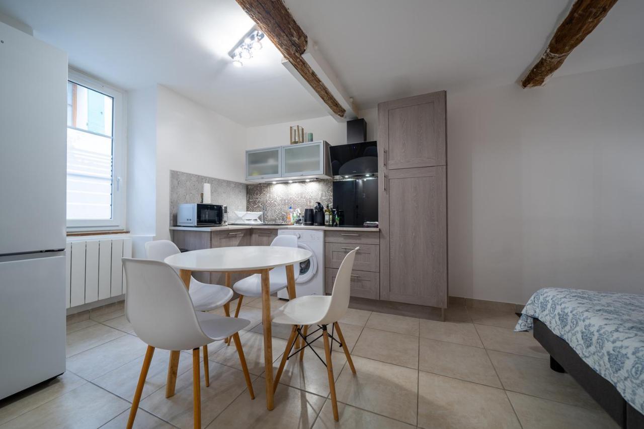 Au Coeur Du Vieux Village Saint-Chamas Esterno foto
