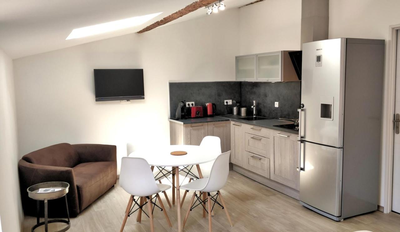 Au Coeur Du Vieux Village Saint-Chamas Esterno foto